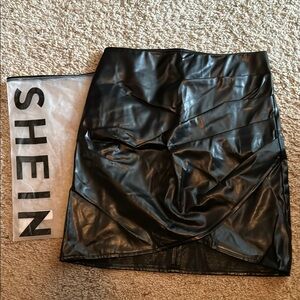 SHEIN Black Shiny Faux Leather Mini Skirt size medium NWOT